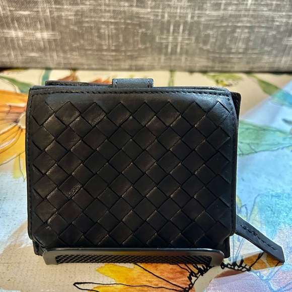 Bottega Veneta Intrecciato Leather Black Bifold Wallet - Picture 2 of 16